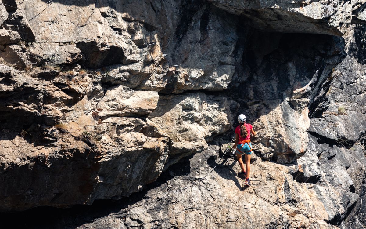 Variété de via ferrata adaptées à tous les niveaux de difficulté pour débutants