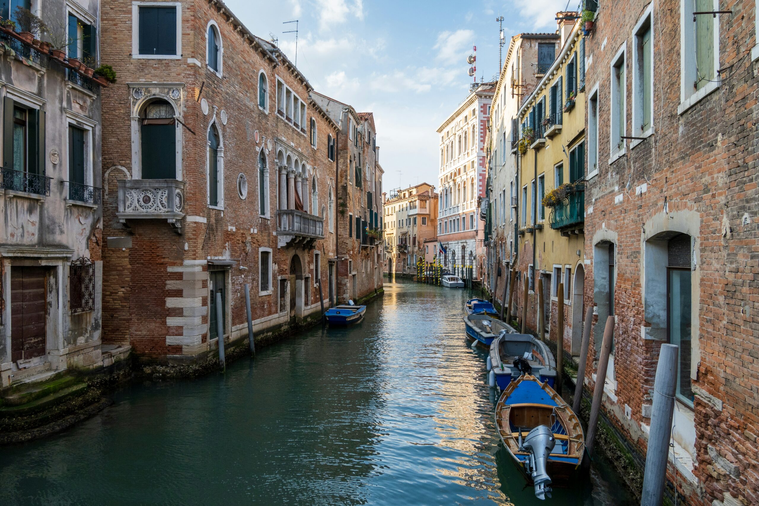 Canal à Venise, destination à réserver hors haute saison estivale pour éviter la cohue